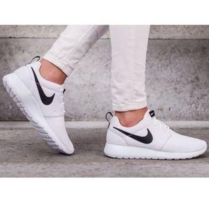 nike white workout shoes